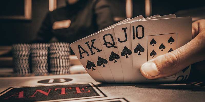 Thùng phá sảnh poker xuất hiện với xác suất thấp tại vòng flop